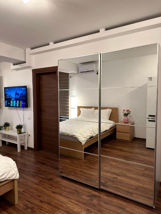 Cozy Apartment With Self Check-In Near Promenada Mall And Verdi Park Bukarest Exterior foto