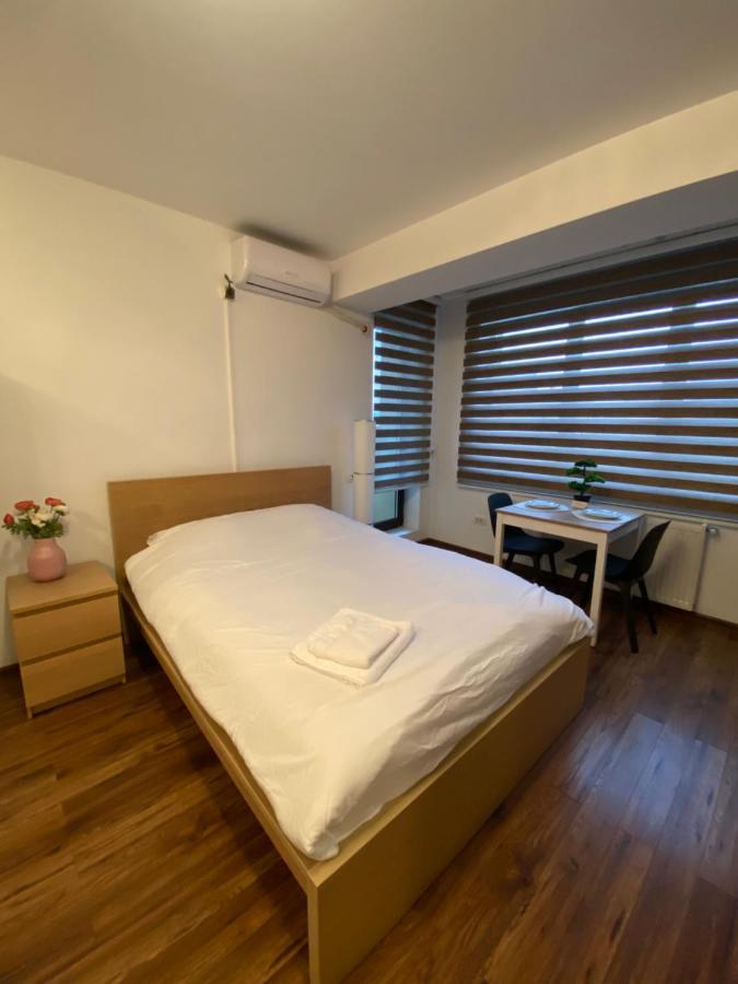 Cozy Apartment With Self Check-In Near Promenada Mall And Verdi Park Bukarest Exterior foto