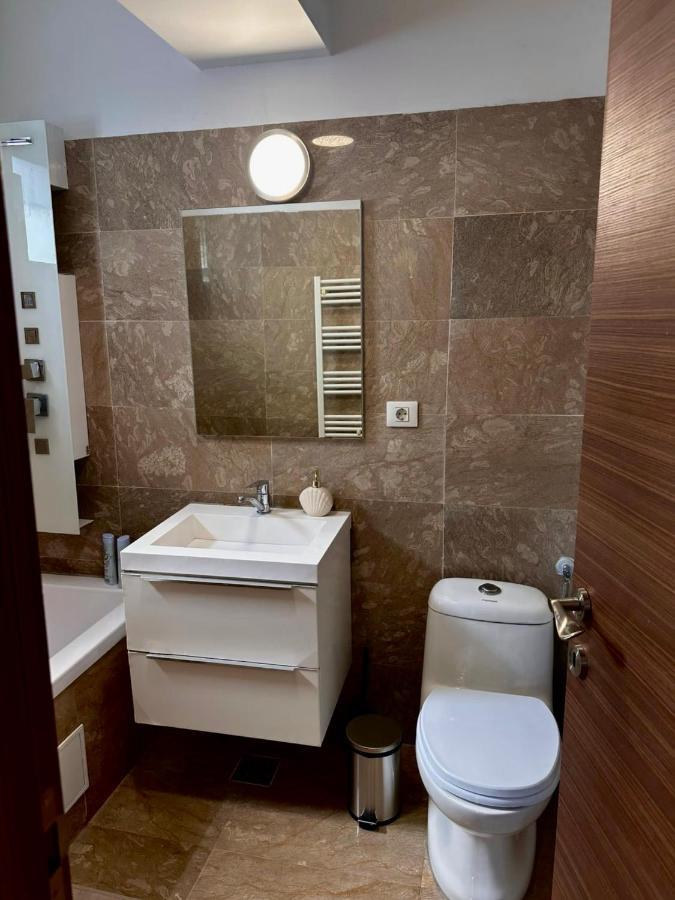 Cozy Apartment With Self Check-In Near Promenada Mall And Verdi Park Bukarest Exterior foto