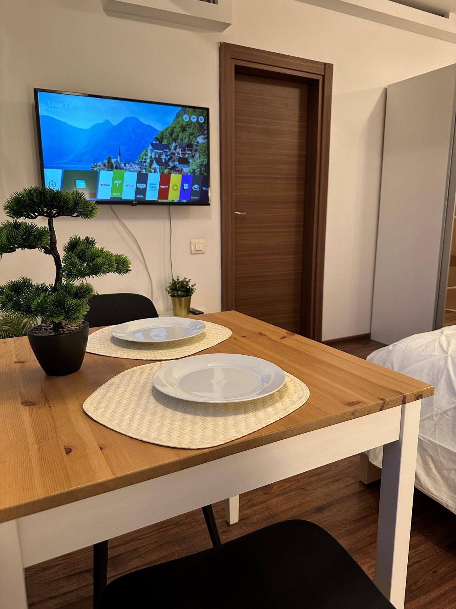 Cozy Apartment With Self Check-In Near Promenada Mall And Verdi Park Bukarest Exterior foto