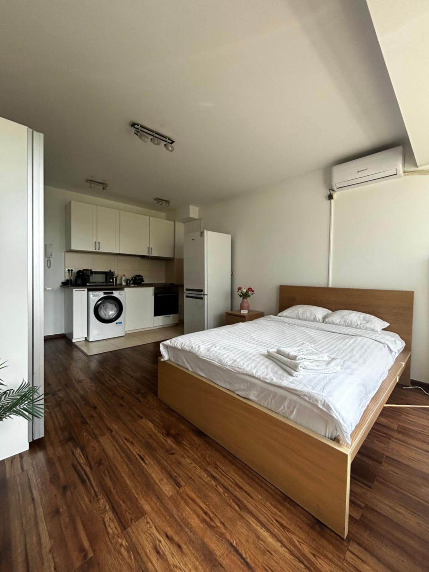 Cozy Apartment With Self Check-In Near Promenada Mall And Verdi Park Bukarest Exterior foto