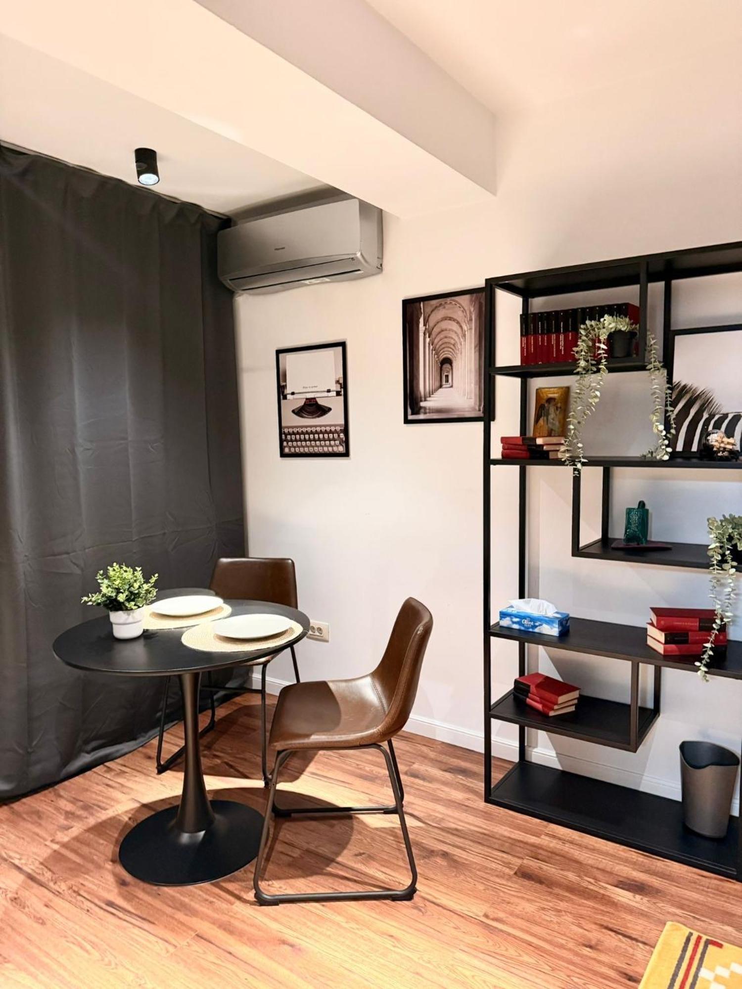 Cozy Apartment With Self Check-In Near Promenada Mall And Verdi Park Bukarest Exterior foto