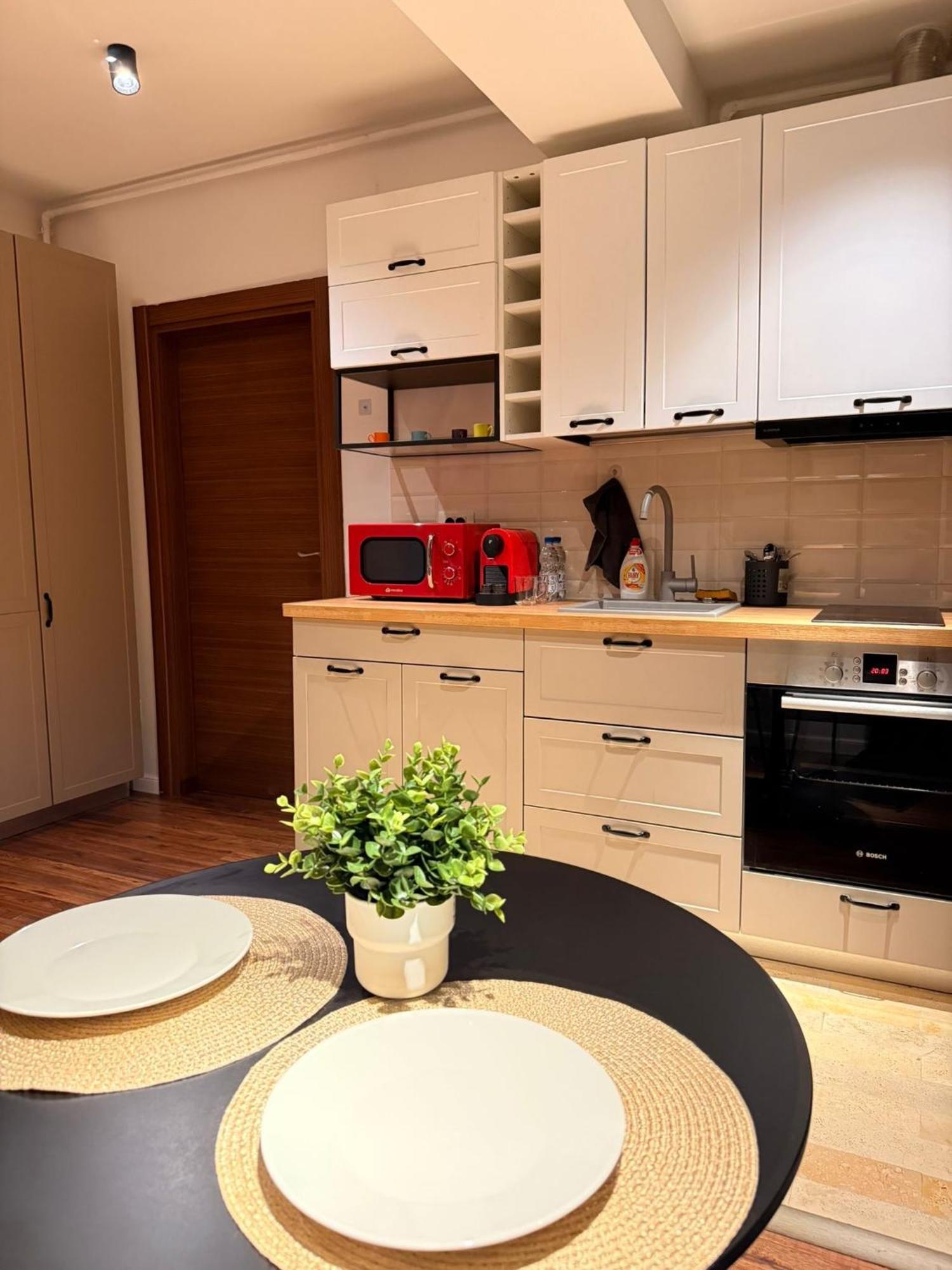 Cozy Apartment With Self Check-In Near Promenada Mall And Verdi Park Bukarest Exterior foto