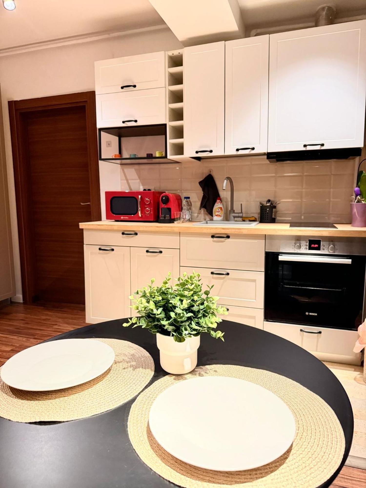 Cozy Apartment With Self Check-In Near Promenada Mall And Verdi Park Bukarest Exterior foto