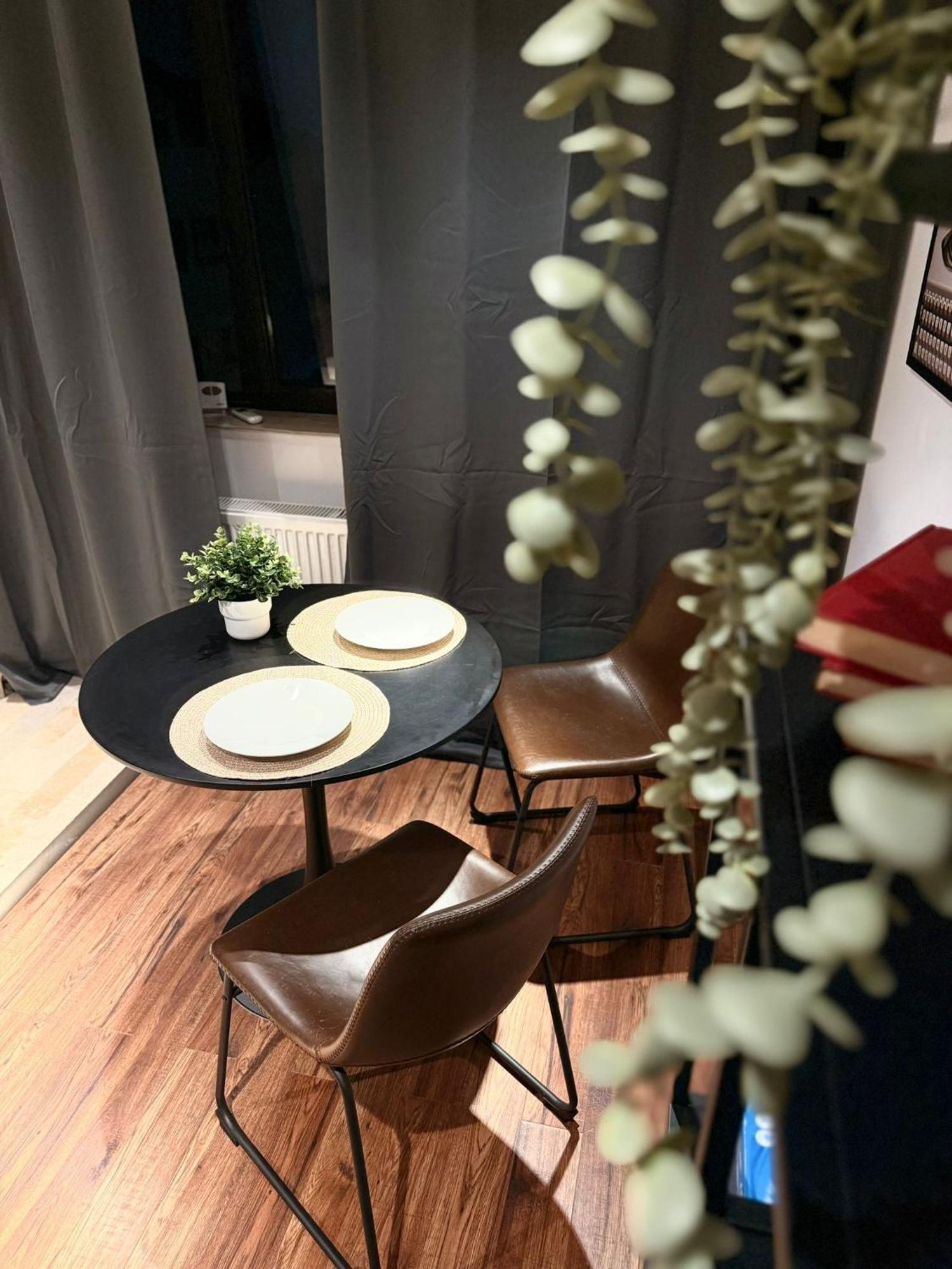 Cozy Apartment With Self Check-In Near Promenada Mall And Verdi Park Bukarest Exterior foto