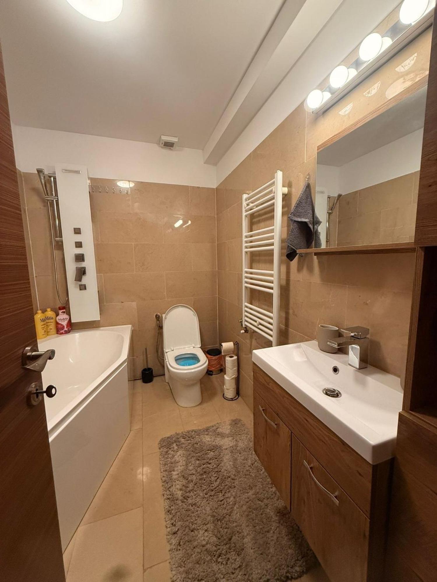 Cozy Apartment With Self Check-In Near Promenada Mall And Verdi Park Bukarest Exterior foto