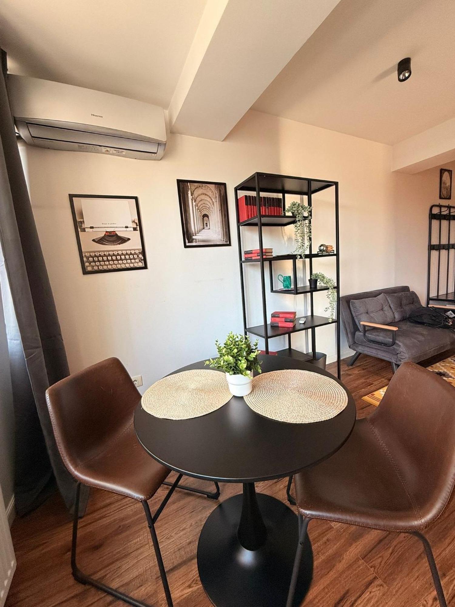 Cozy Apartment With Self Check-In Near Promenada Mall And Verdi Park Bukarest Exterior foto